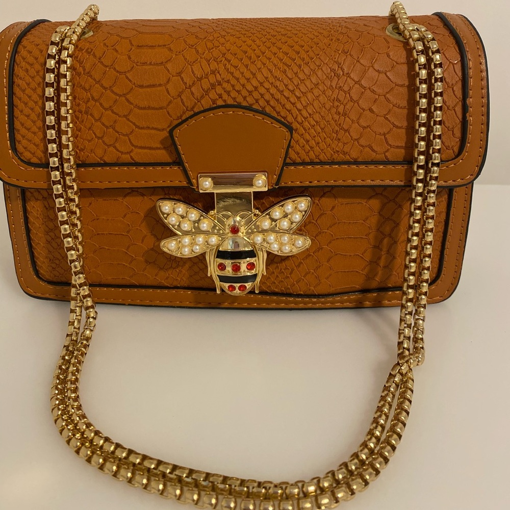 NWOT FAUX LEATHER PURSE w/ CROC DETAIL.